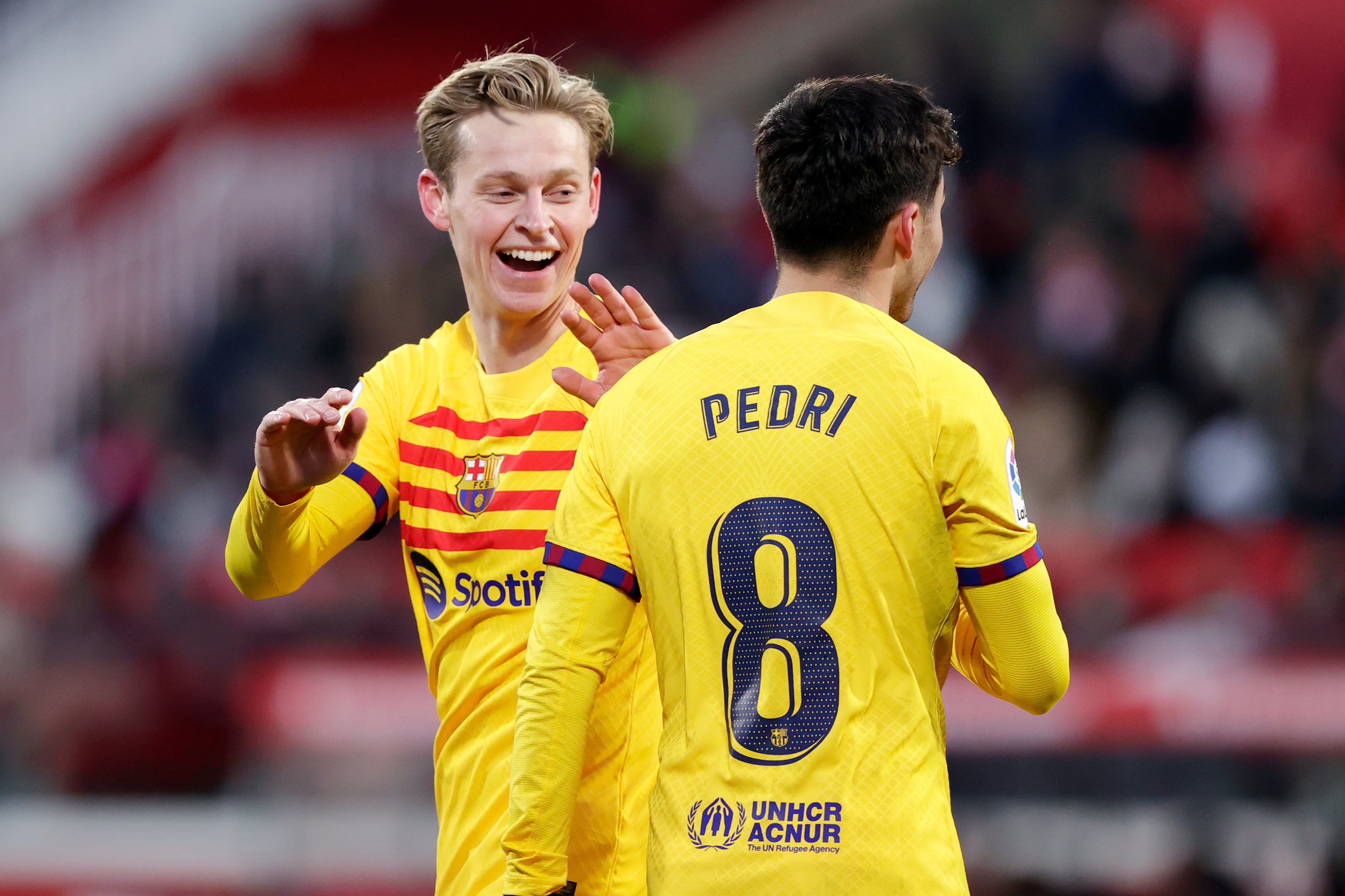 Pedri y De Jong con la camiseta del FC Barcelona.