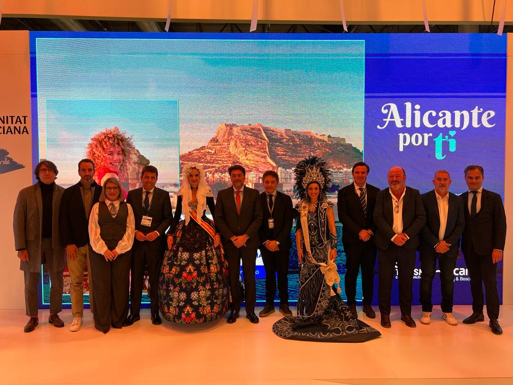 Luis Castillo, presidente de APHA, presente en FITUR en el día de Alicante