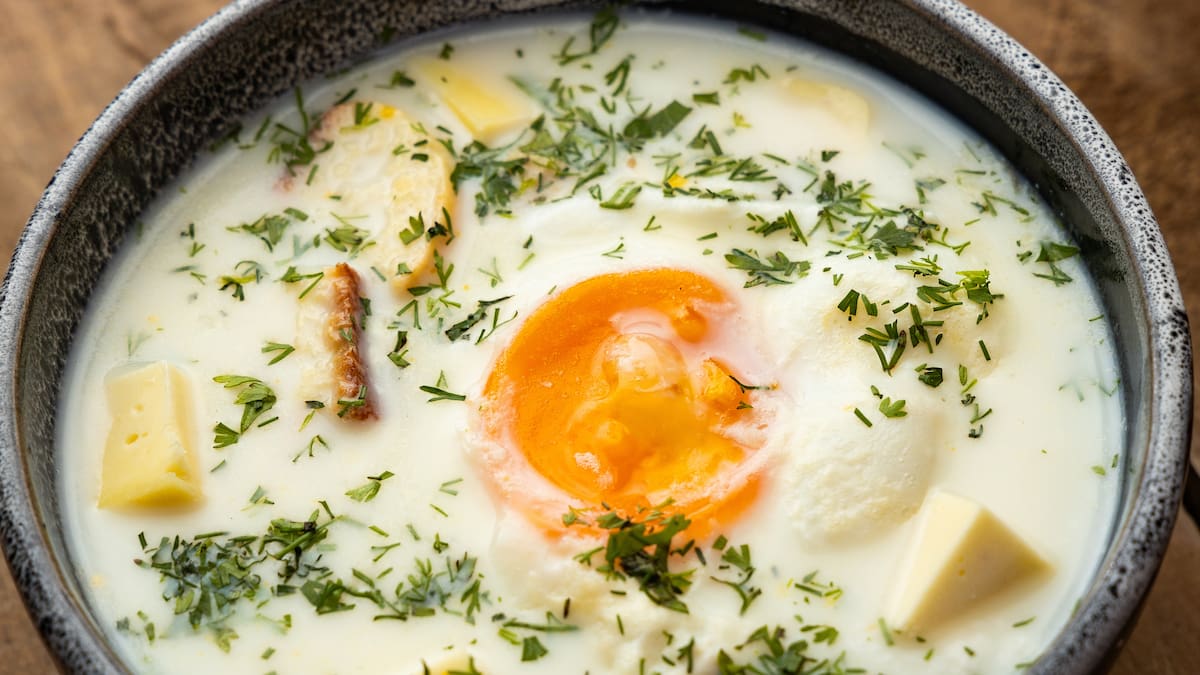 En la otra orilla | Por qué la changua NO es el peor desayuno de Latinoamérica según uno de los mejores críticos gastronómicos de Colombia