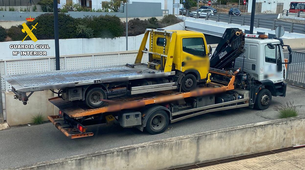 Imagen de la grúa utilizada para cometer los robos