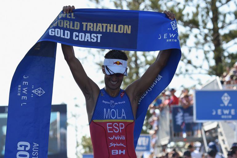 GOLD COAST, AUSTRALIA - APRIL 09:  Mario Mola of Spain celebrates winning the ITU World Triathlon Series on April 9, 2016 in Gold Coast, Australia.  (Photo by Matt Roberts/Getty Images)