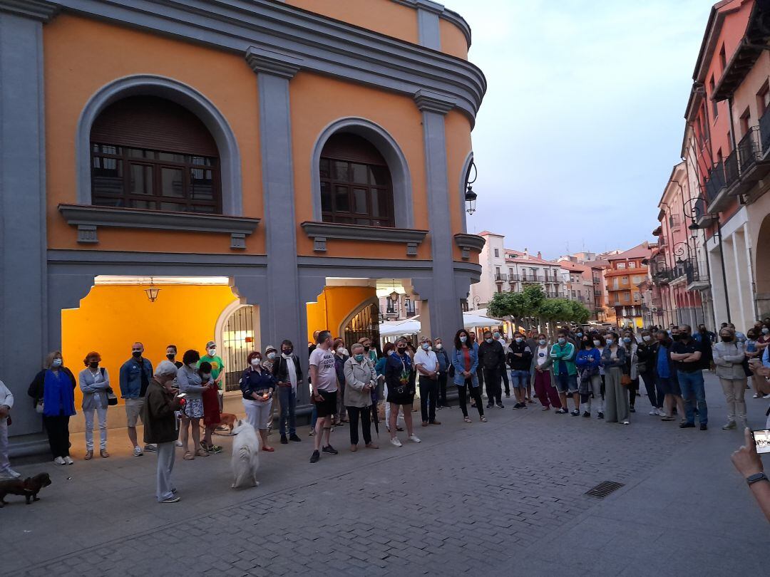 Concentración contra los últimos asesinatos machistas frente al ayuntamiento