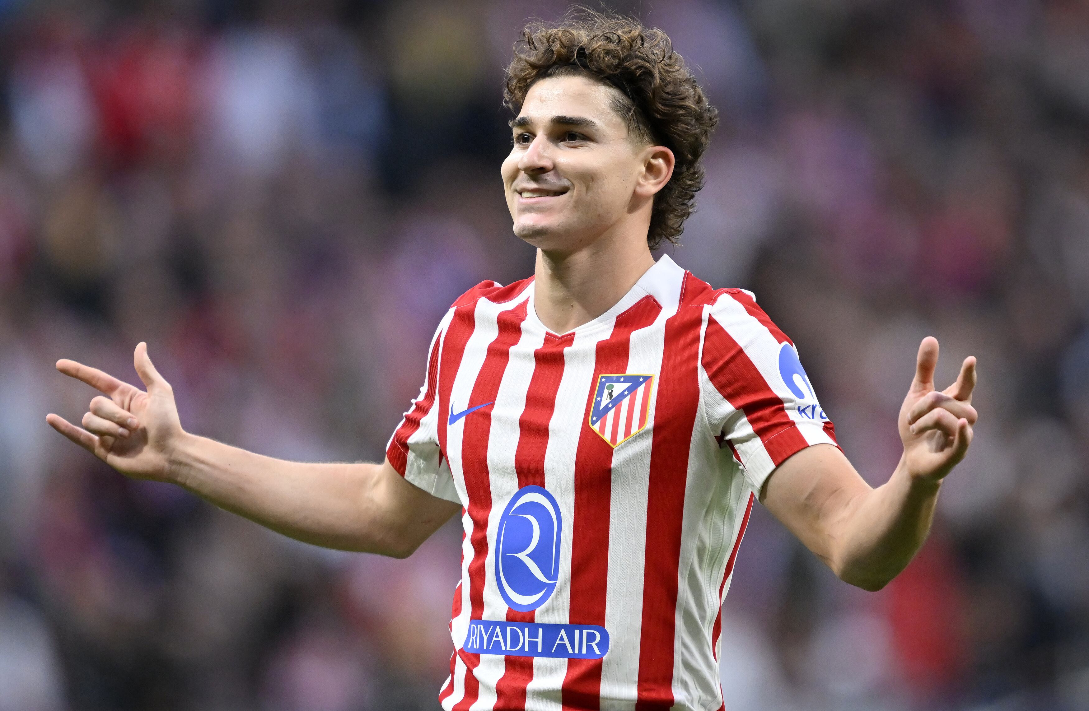 Julián Álvarez celebra su gol de penalti ante el Sevilla