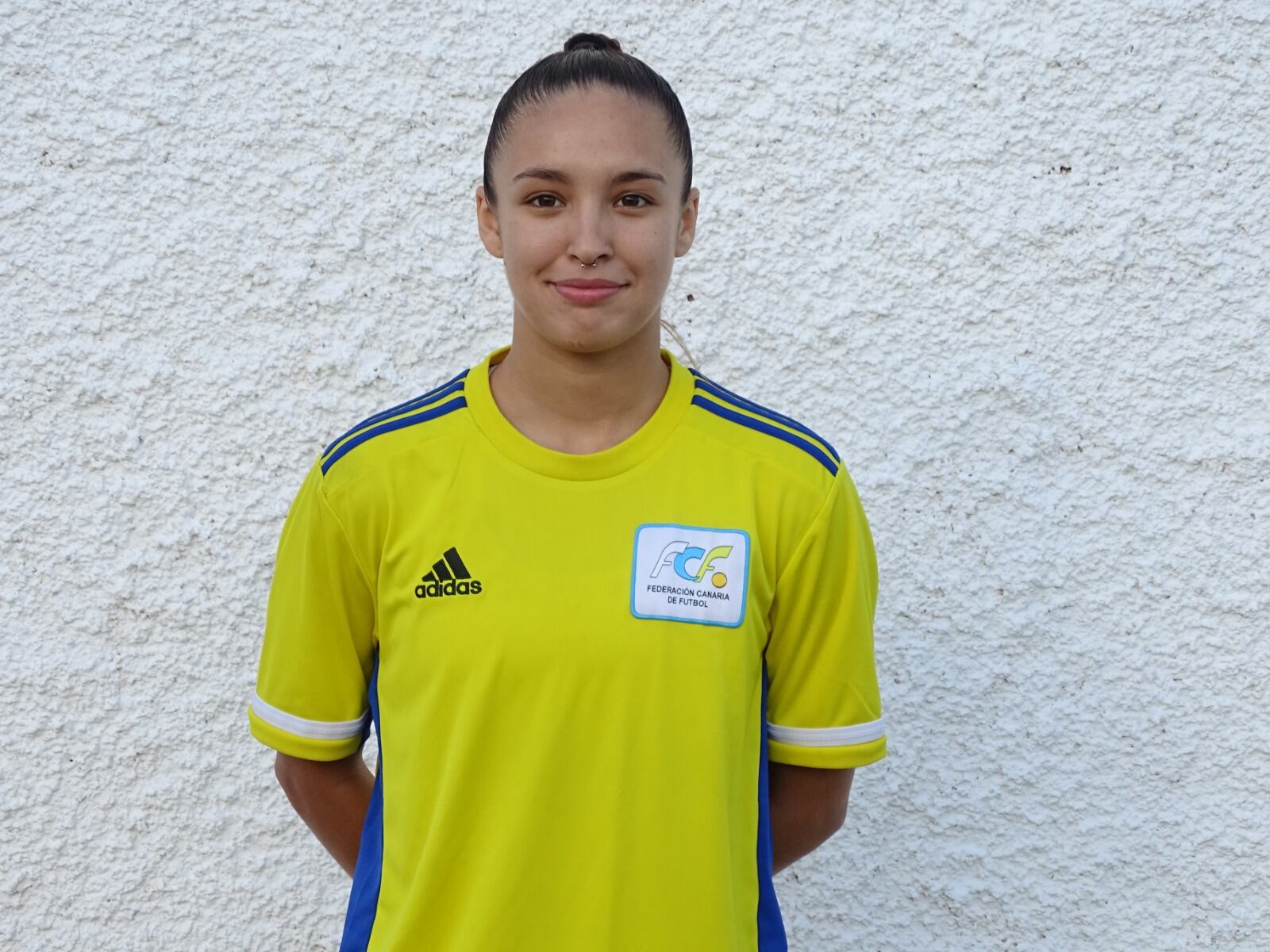 Eira García con la camiseta de la selección.