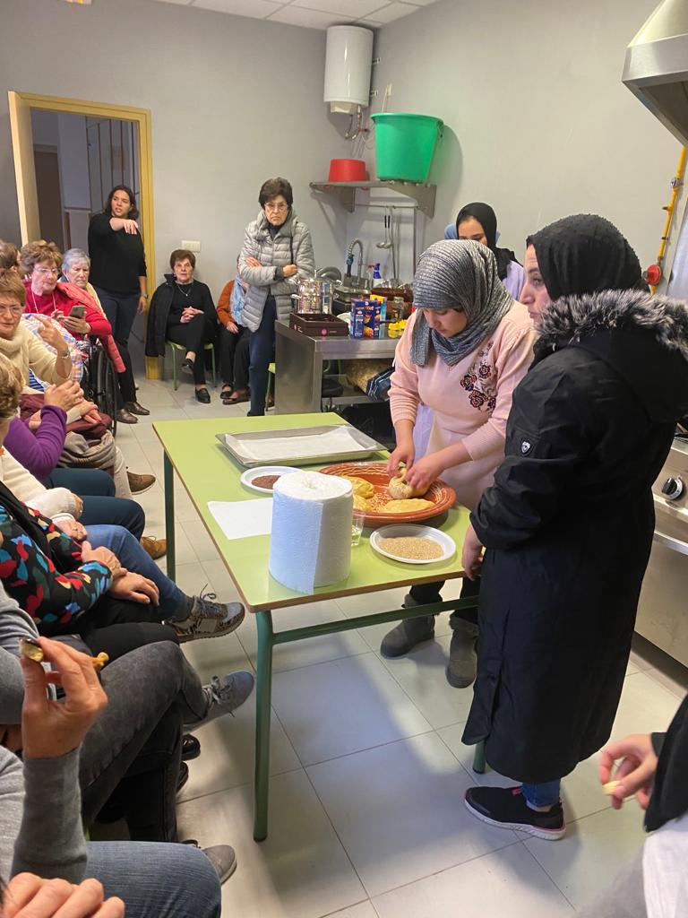 Participantes en uno de los talleres de Cáritas Diocesana Huesca