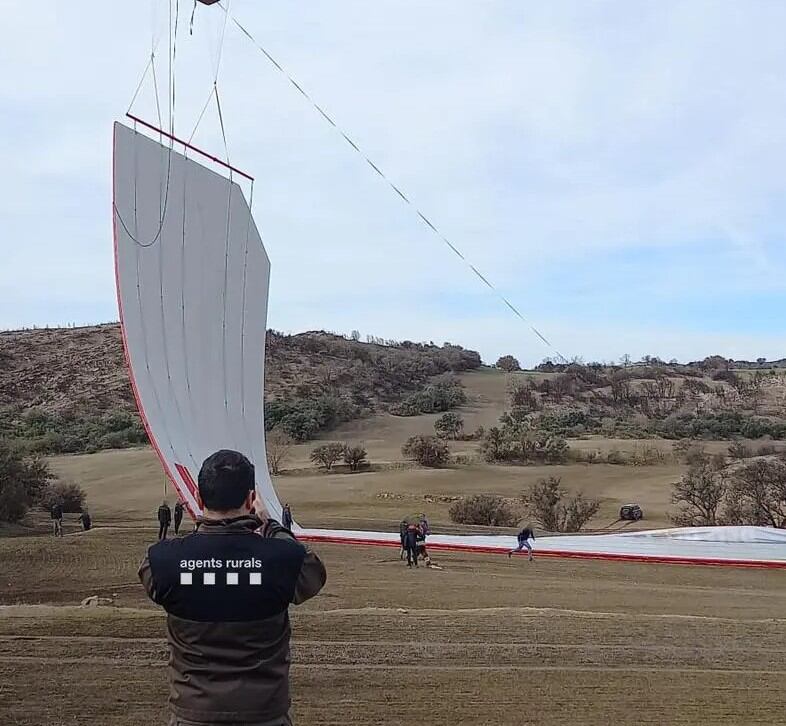 Denunciada una empresa per sobrevolar amb avioneta i globus aerostàtic un espai protegit per rodar-hi un anunci publicitari.