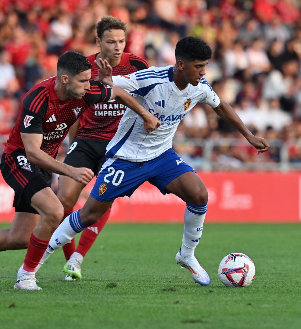 Adu Ares debutó en la segunda parte con la camiseta del Real Zaragoza