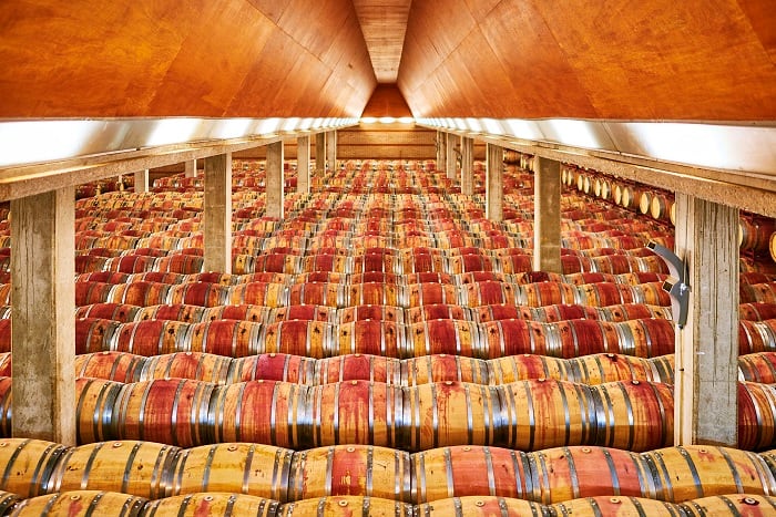 Sala de barricas de Enate