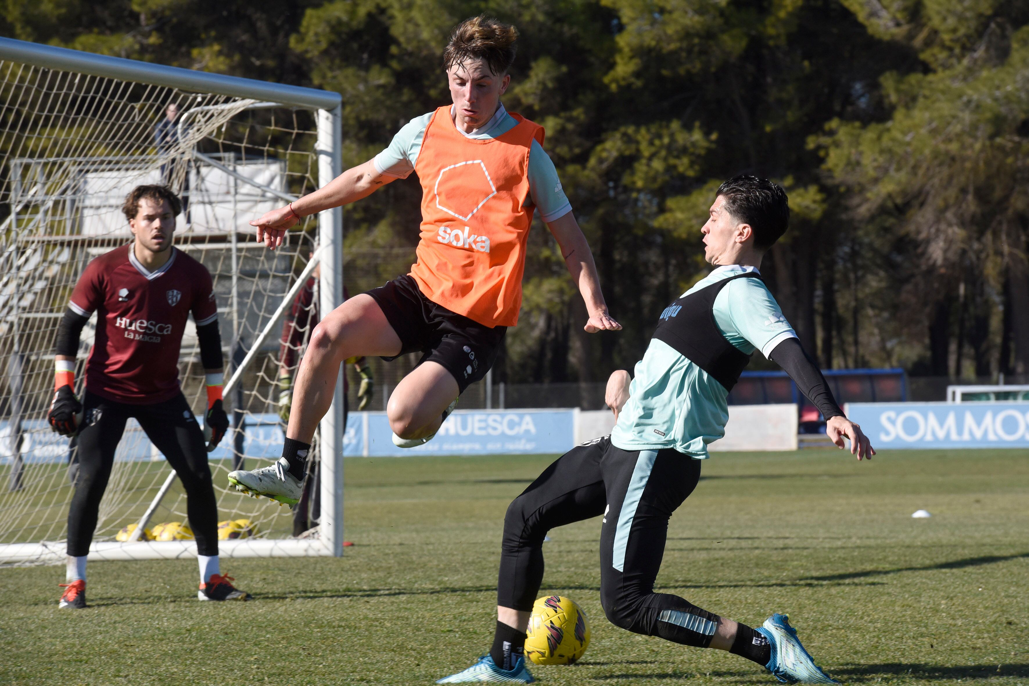 Manu Rico durante un entrenamiento con la SD Huesca