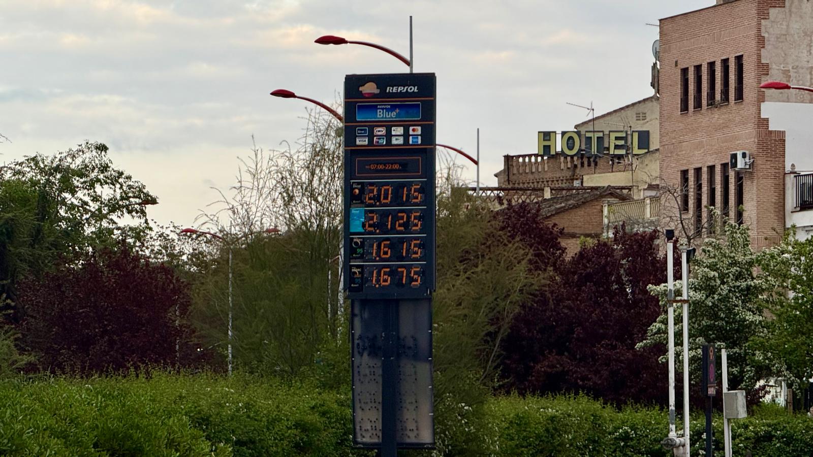 El precio por litro del diésel sobrepasa los 2 euros en hasta tres gasolineras de Toledo. Imagen tomada en la tarde del 8 de abril de 2026