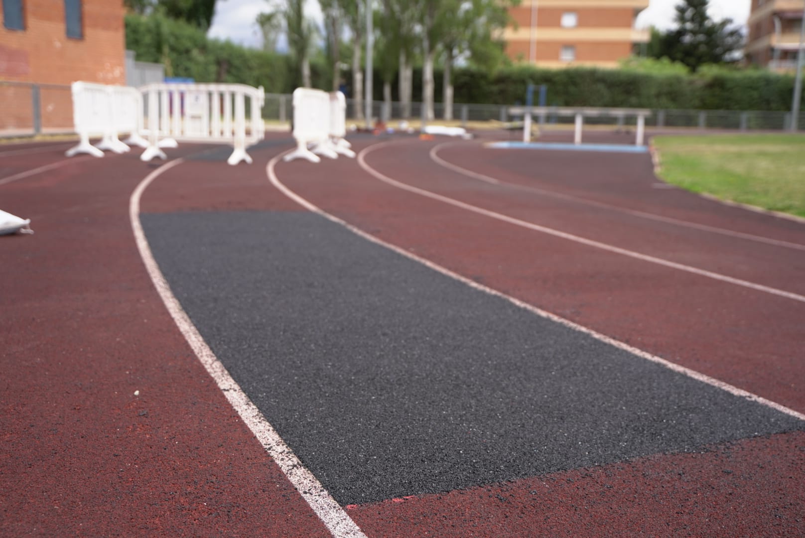 Colmenar Viejo renueva el tartán de la pista de atletismo del polideportivo Martín Colmenarejo