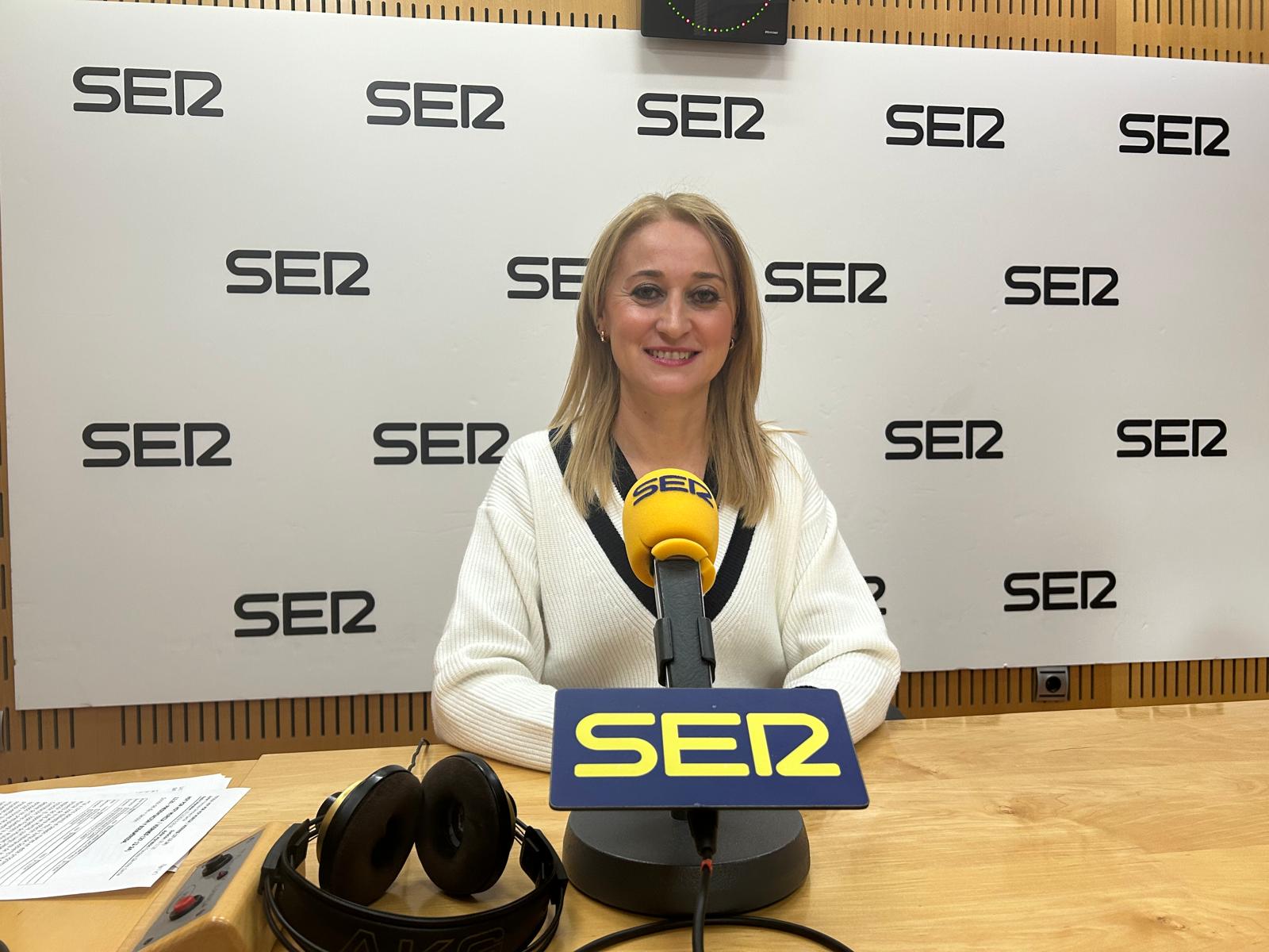 Mariola Guevara, delegada del Gobierno, en los estudios de Radio Murcia donde ha sido entrevistada en el programa Hoy por hoy.