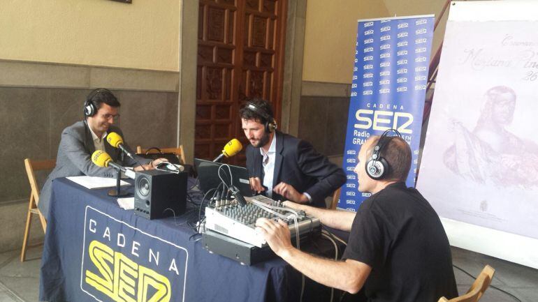 Enrique Árbol entrevista en "Hoy por Hoy Granada" al alcalde de Granada, Paco Cuenca, desde el propio Ayuntamiento