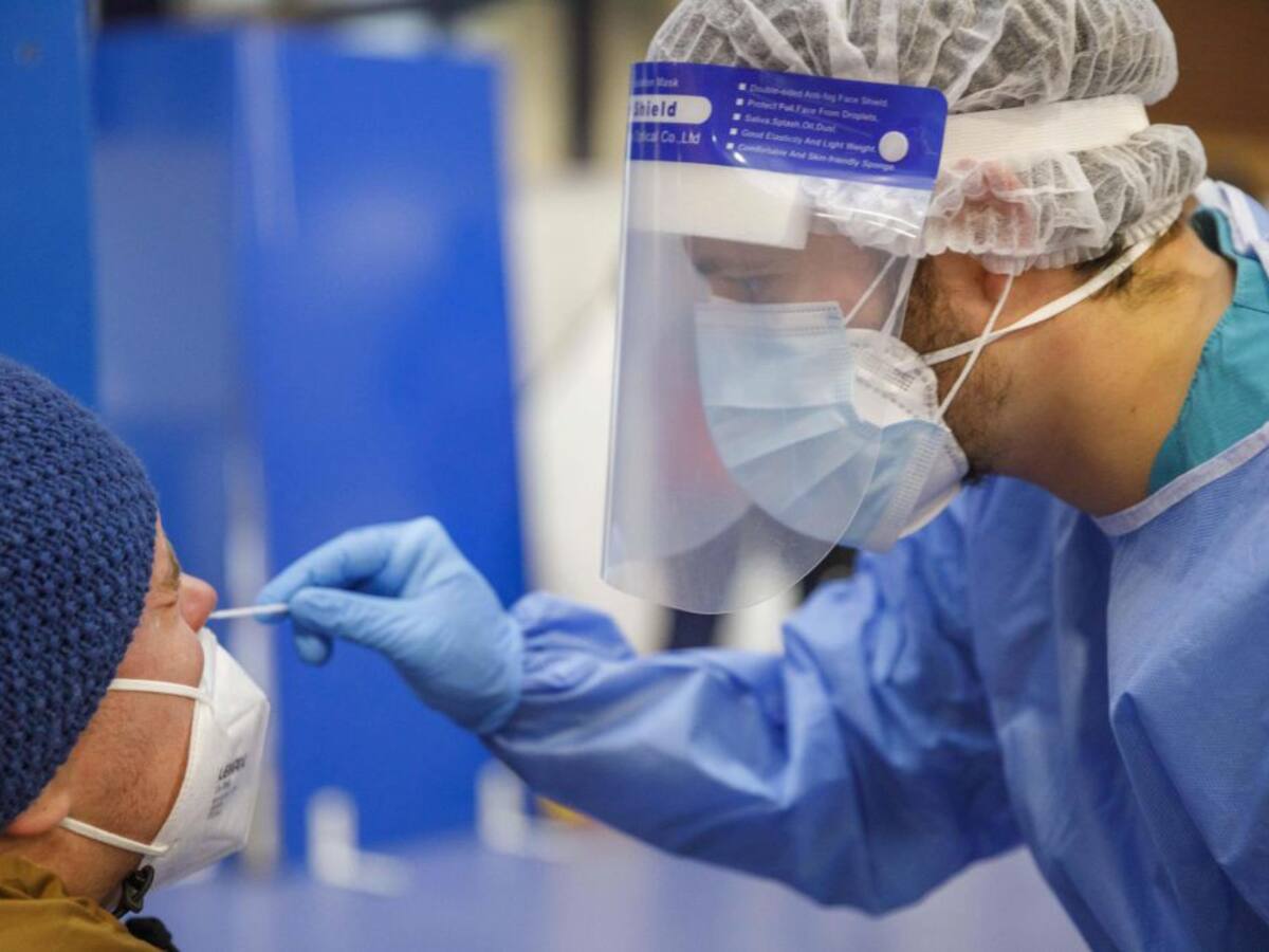 España registra más de 100.000 contagios en un día y bate otro récord de incidencia: 1.508 casos