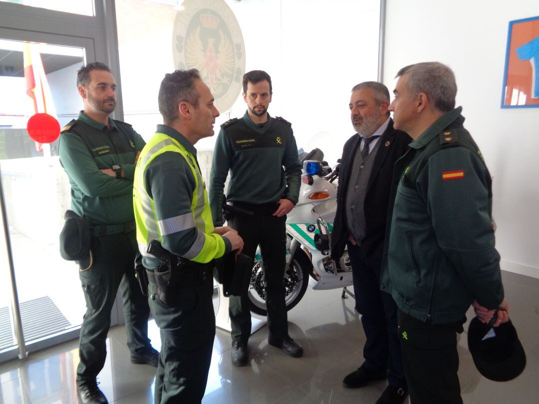 El subdelegado visitaba las instalaciones del destacamento de Tráfico de la Guardia Civil en Aranda