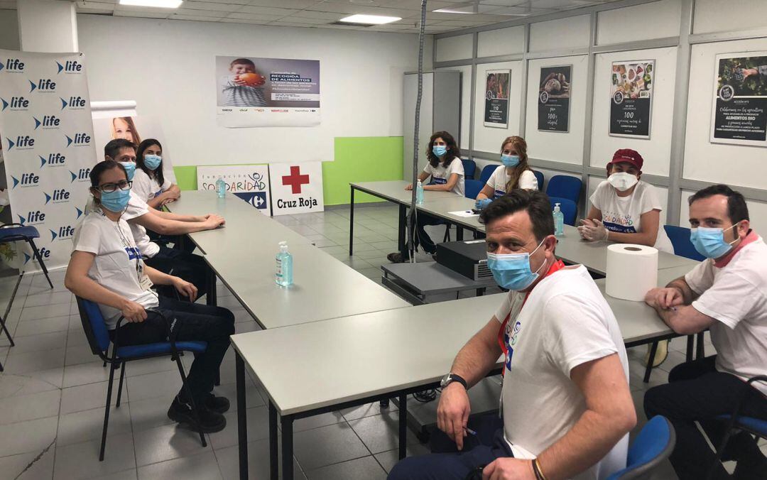 Comité de voluntarios de Fundación Carrefour ultimando detalles de la campaña &quot;Kilos de solidaridad&quot;