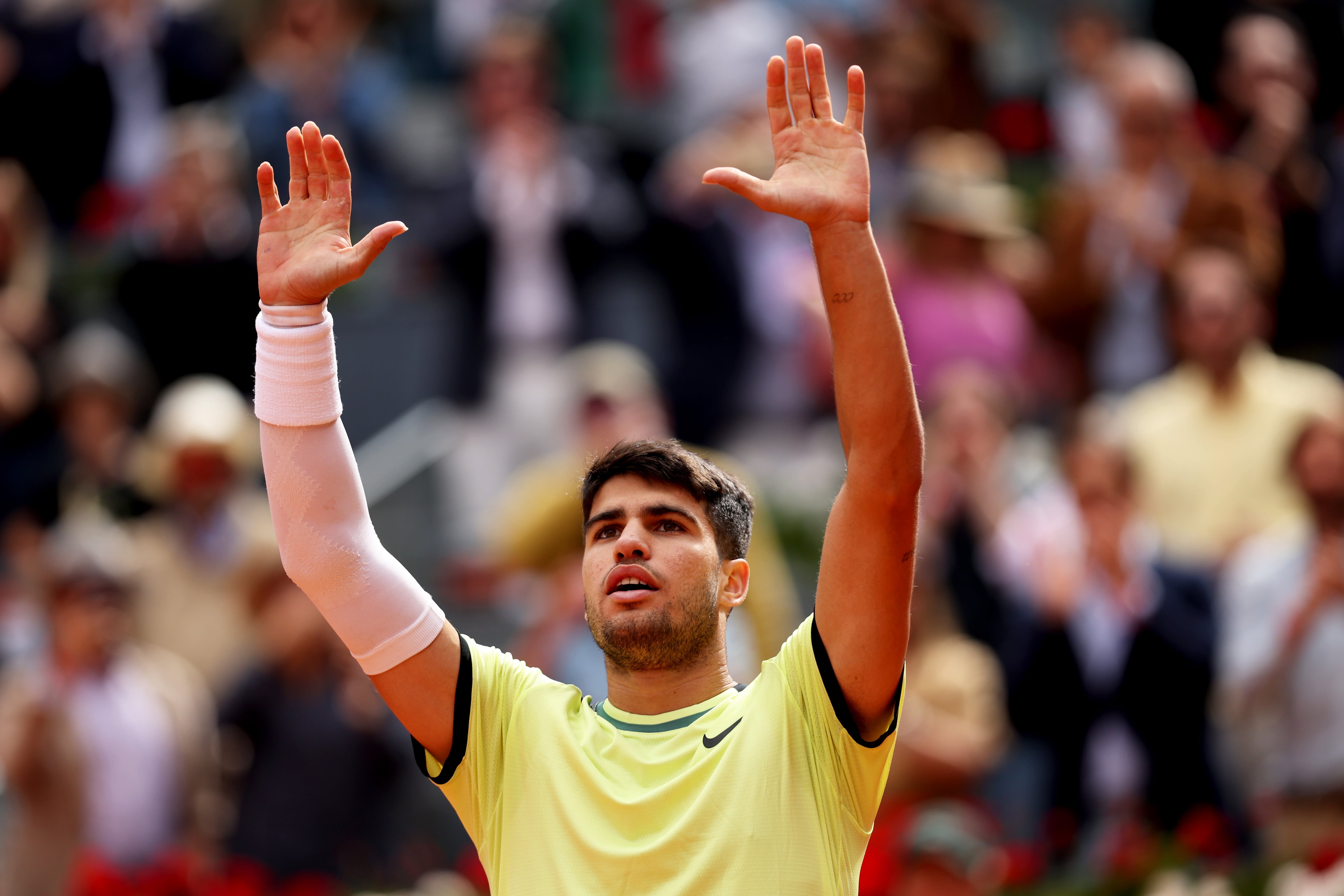 Carlos Alcaraz celebra su victoria ante Thiago Seyboth Wild en Madrid