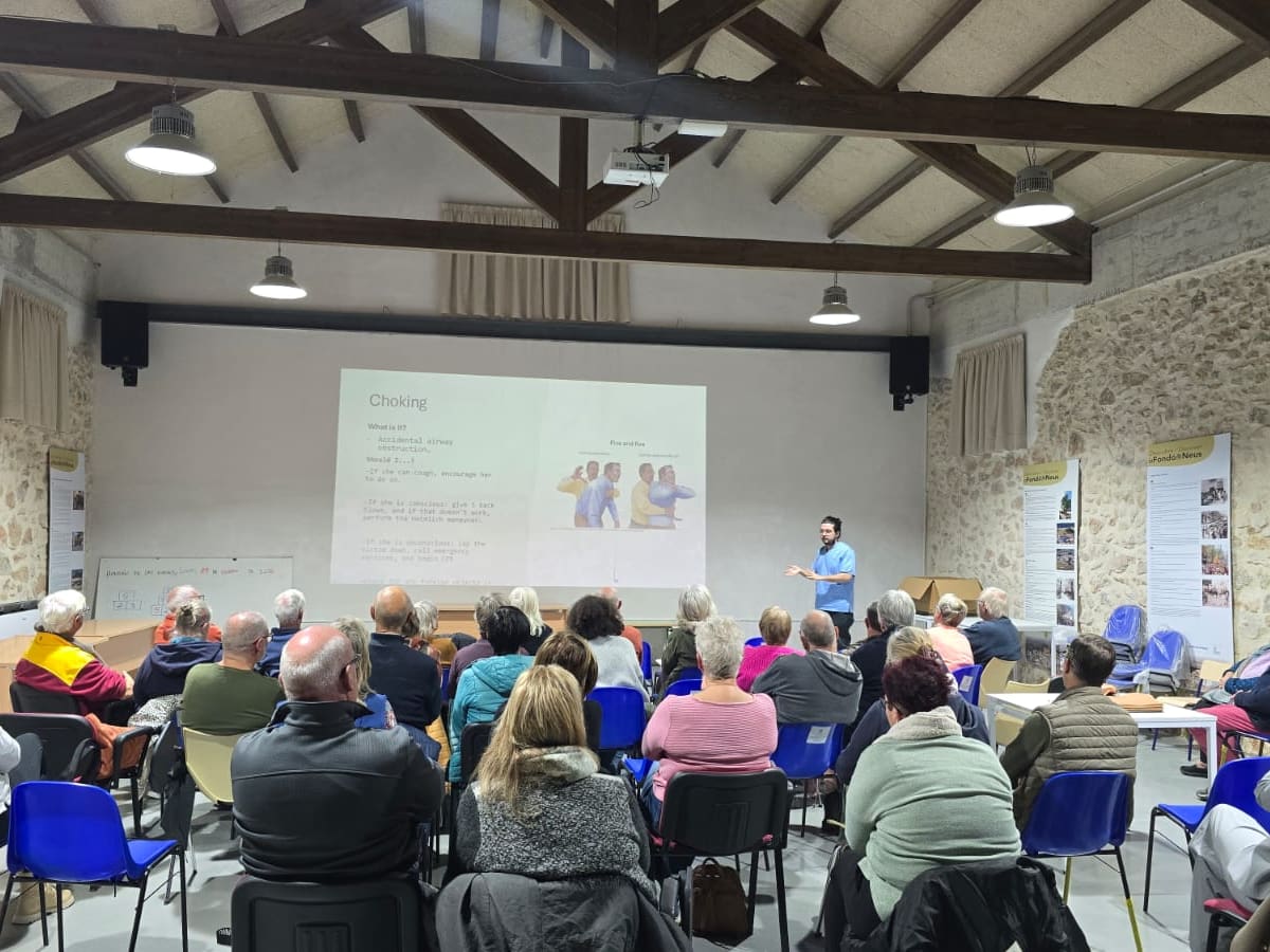 El Hospital del Vinalopó de Elche impulsa taller de RCP y primeros auxilios para la comunidad extranjera de Hondón de las Nieves