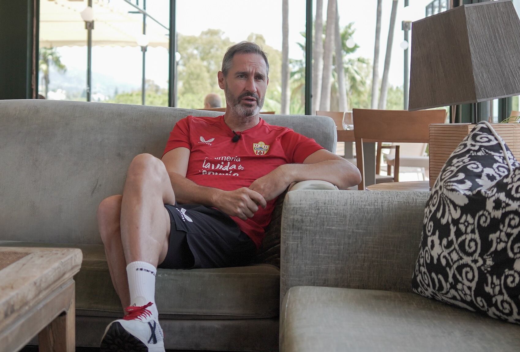 El técnico del Almería desde la concentración rojiblanca en Marbella.