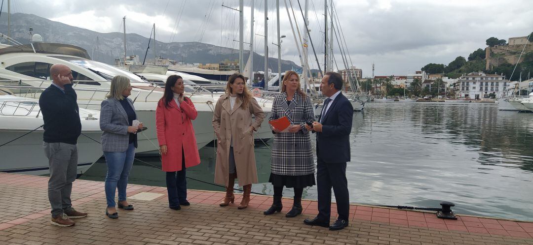 Diputados en Les Corts y concejales de Cs en el puerto de Dénia.