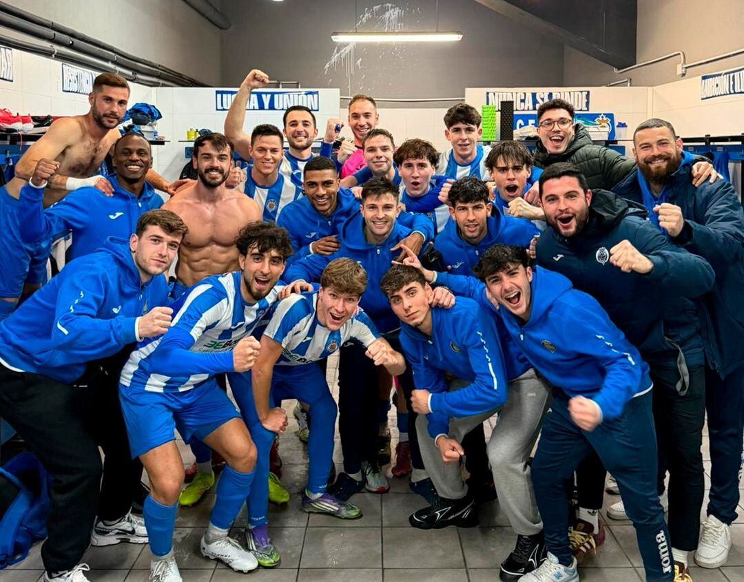 El CF Gandia celebrando su victoria.