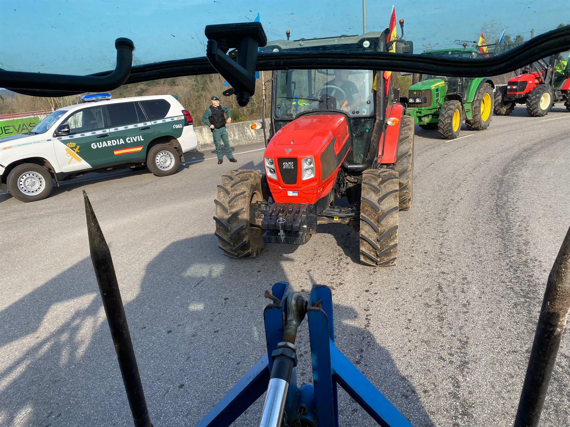 Tractorada en Llanes