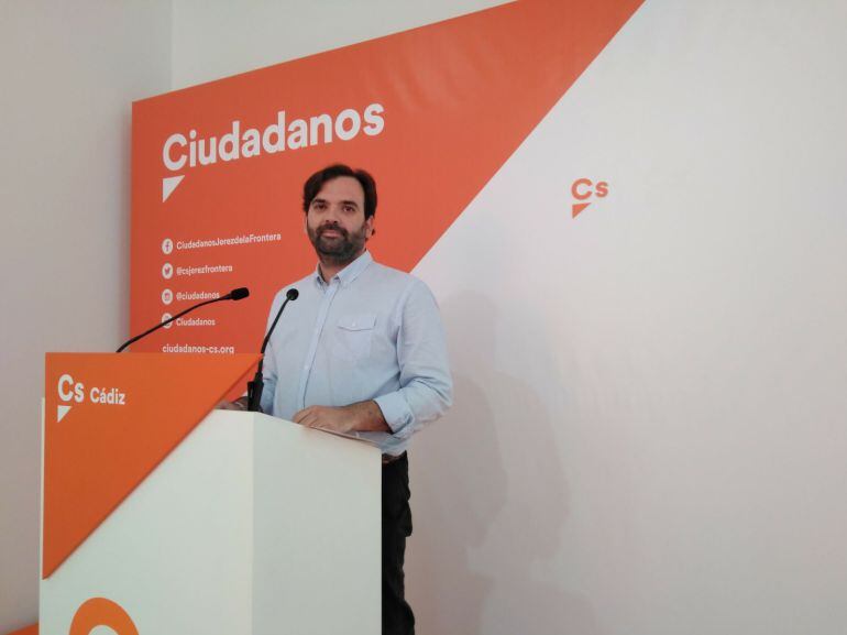 Mario Rosado, concejal de Ciudadanos Jerez, en la rueda de prensa sobre los Museos de Lola Flores y del Flamenco de Andalucía