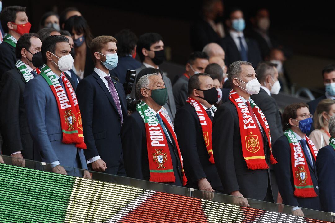 El presidente de Portugal, Marcelo Rebelo de Sousa, junto a Pedro Sánchez y el rey Felipe VI