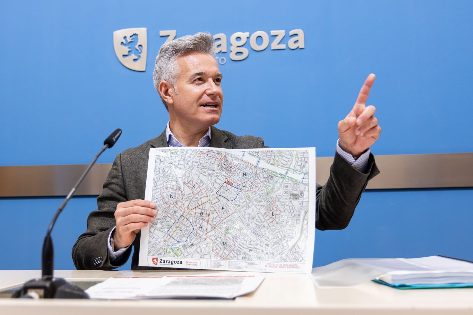 Víctor Serrano explica las nuevas zonas saturadas de Zaragoza