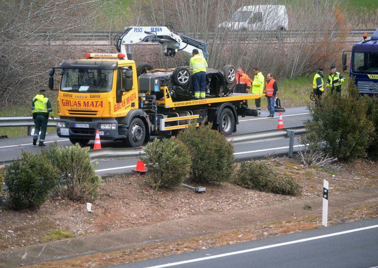 Vehiculo siniestrado tras colisionar con una oveja en la A4. Córdoba
