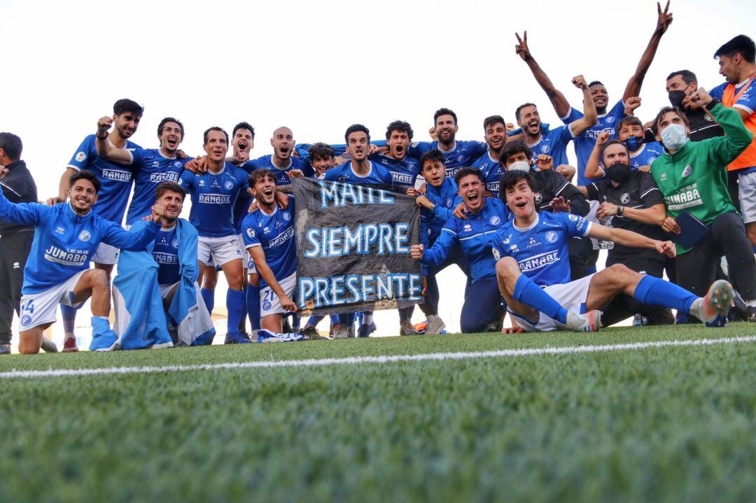 Jugadores celebrando la victoria