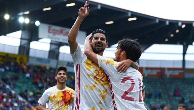 Nolito celebra uno de sus goles ante Bosnia