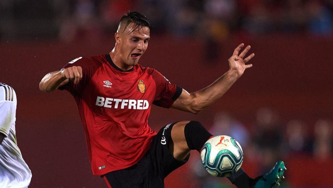Martin Valjent con la camiseta del RCD Mallorca