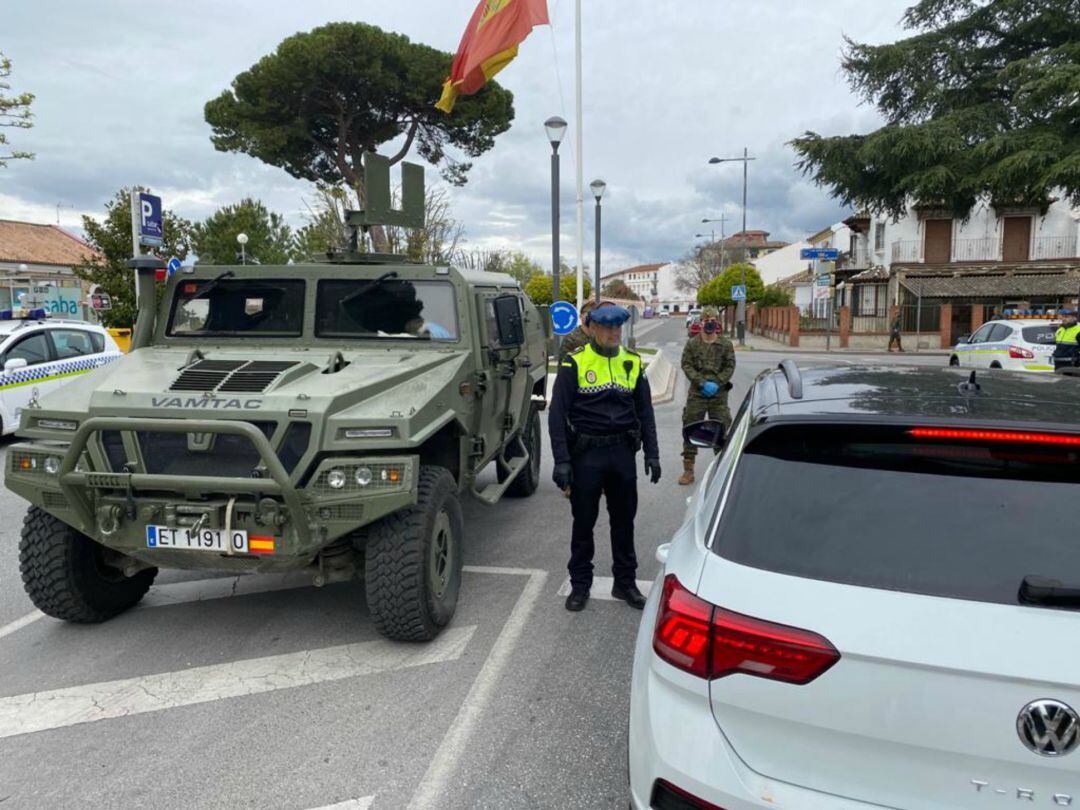 Dispositivo de seguridad en el cruce de avenida Andalucía y avenida Martínez Astein