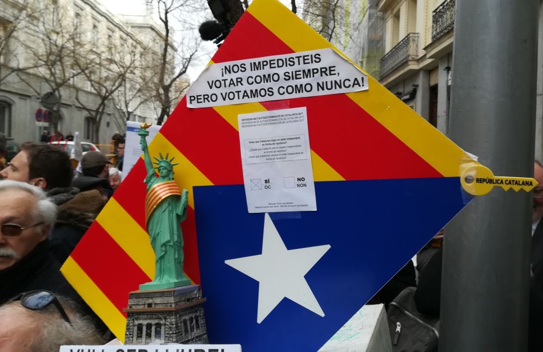 Protesta frente al Tribunal Supremo durante la instrucción