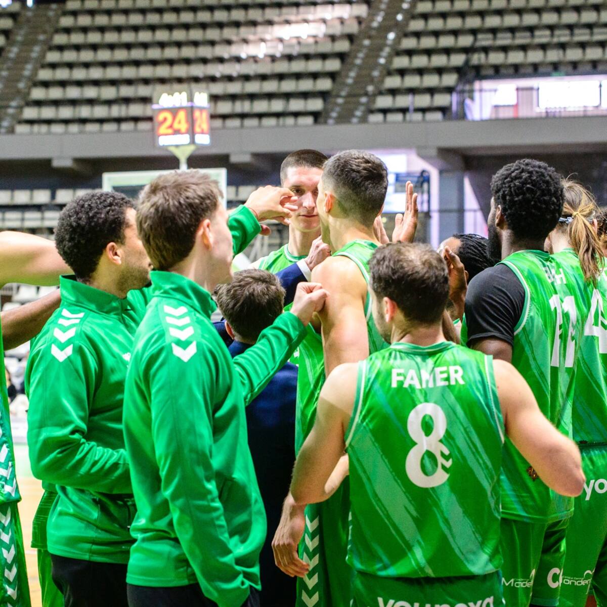 El Amics Castelló convierte el duelo por el liderato en una gran fiesta para la afición