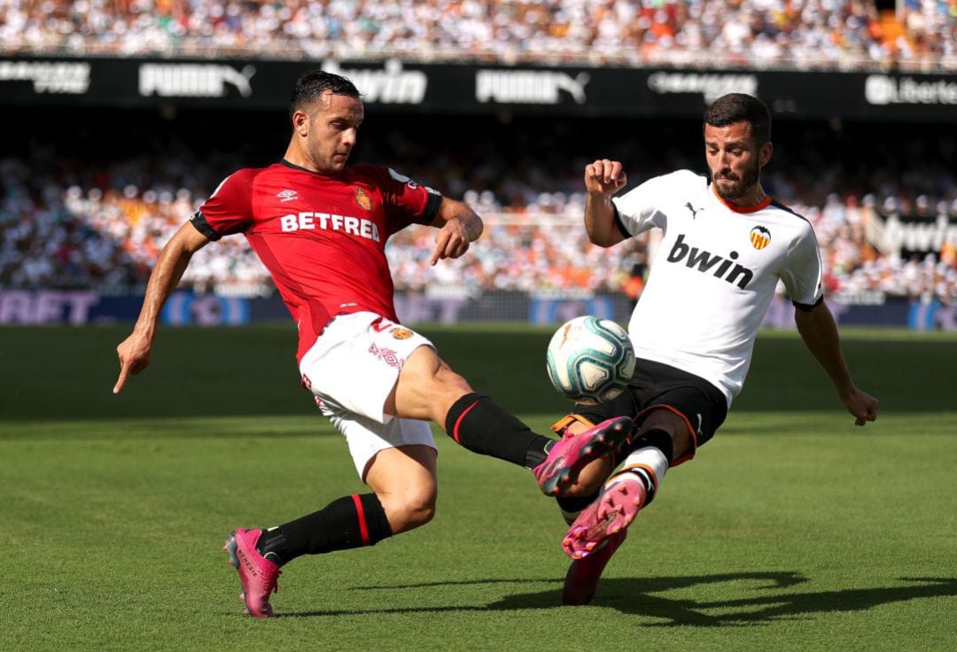 José Luis Gayà, durante un partido contra el Mallorca. 