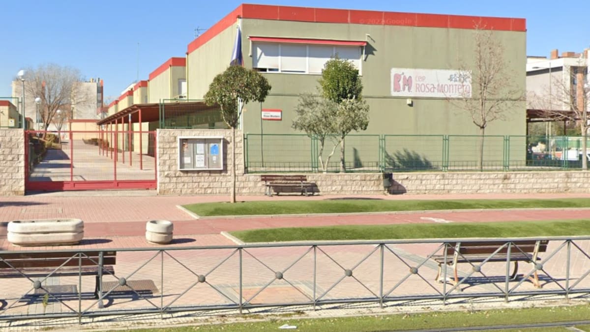 La edil de Educación de Parla, Isabel Ávila, repasa los campamentos urbano de verano