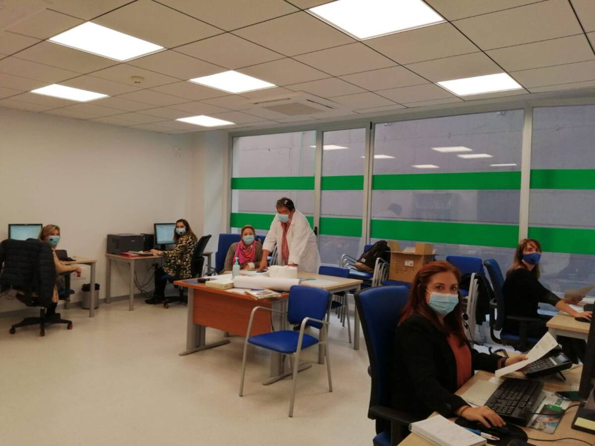 Las 'guardianas' de los colegios frente al Covid-19