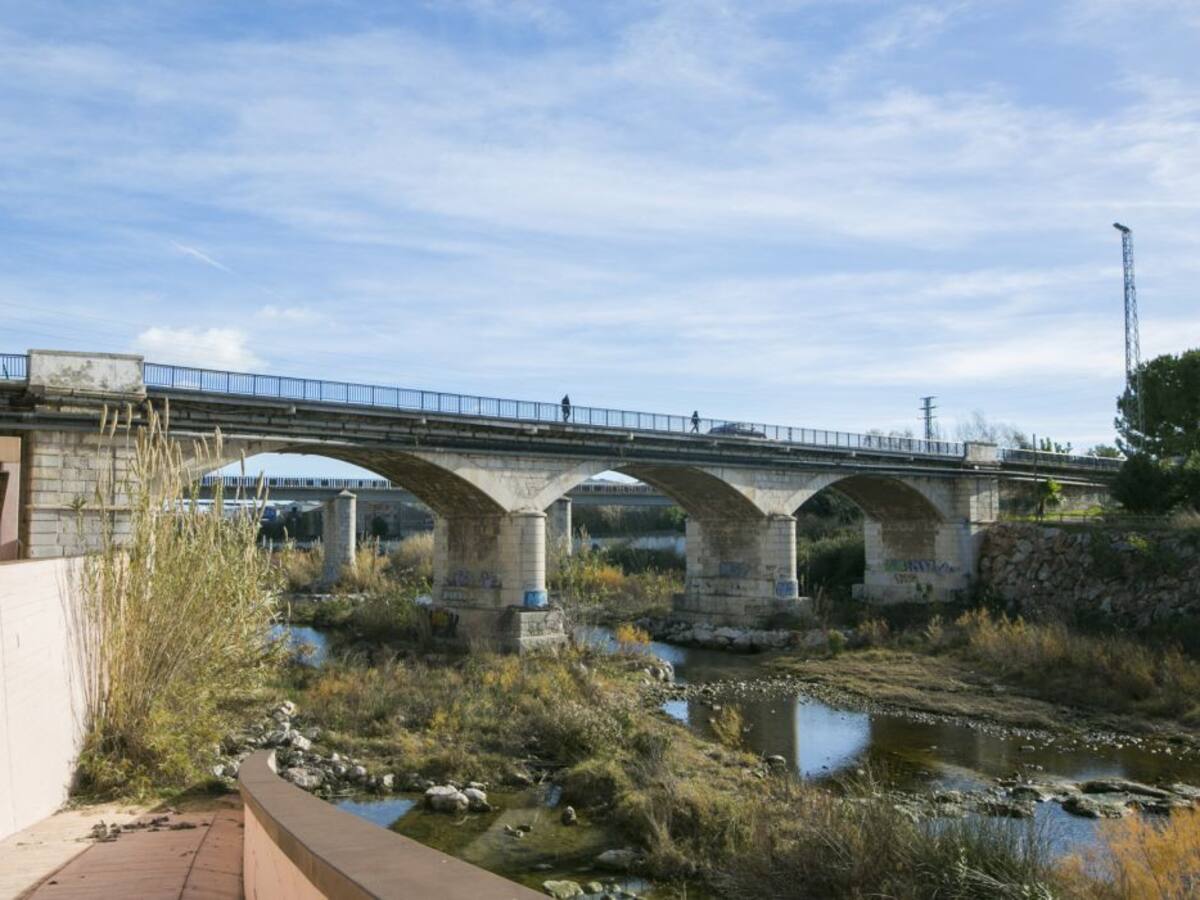 Cortada al tráfico la entrada a Gandia por el Pont d'Alacant durante dos días