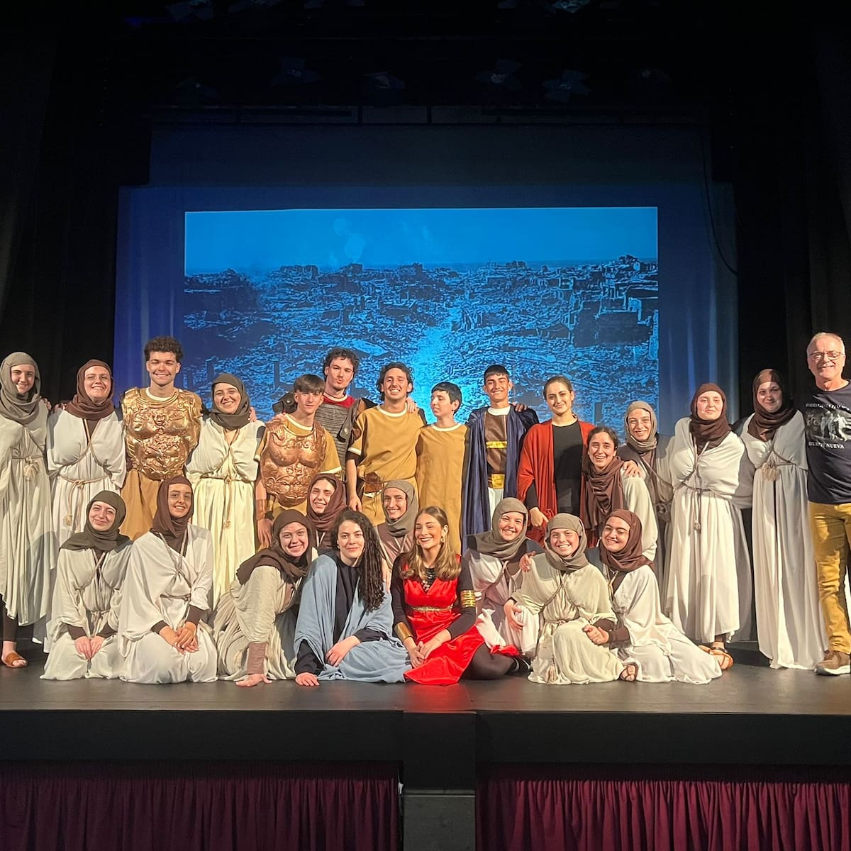 El grupo de teatro“AunqueArdaTroya viaja a Atenas para representar ‘Troyanas’ en un festival internacional