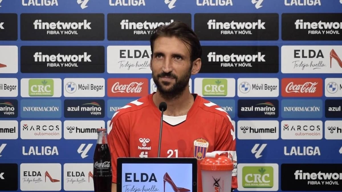 Alex Bernal, futbolista del Eldense, antes de recibir al Real Oviedo