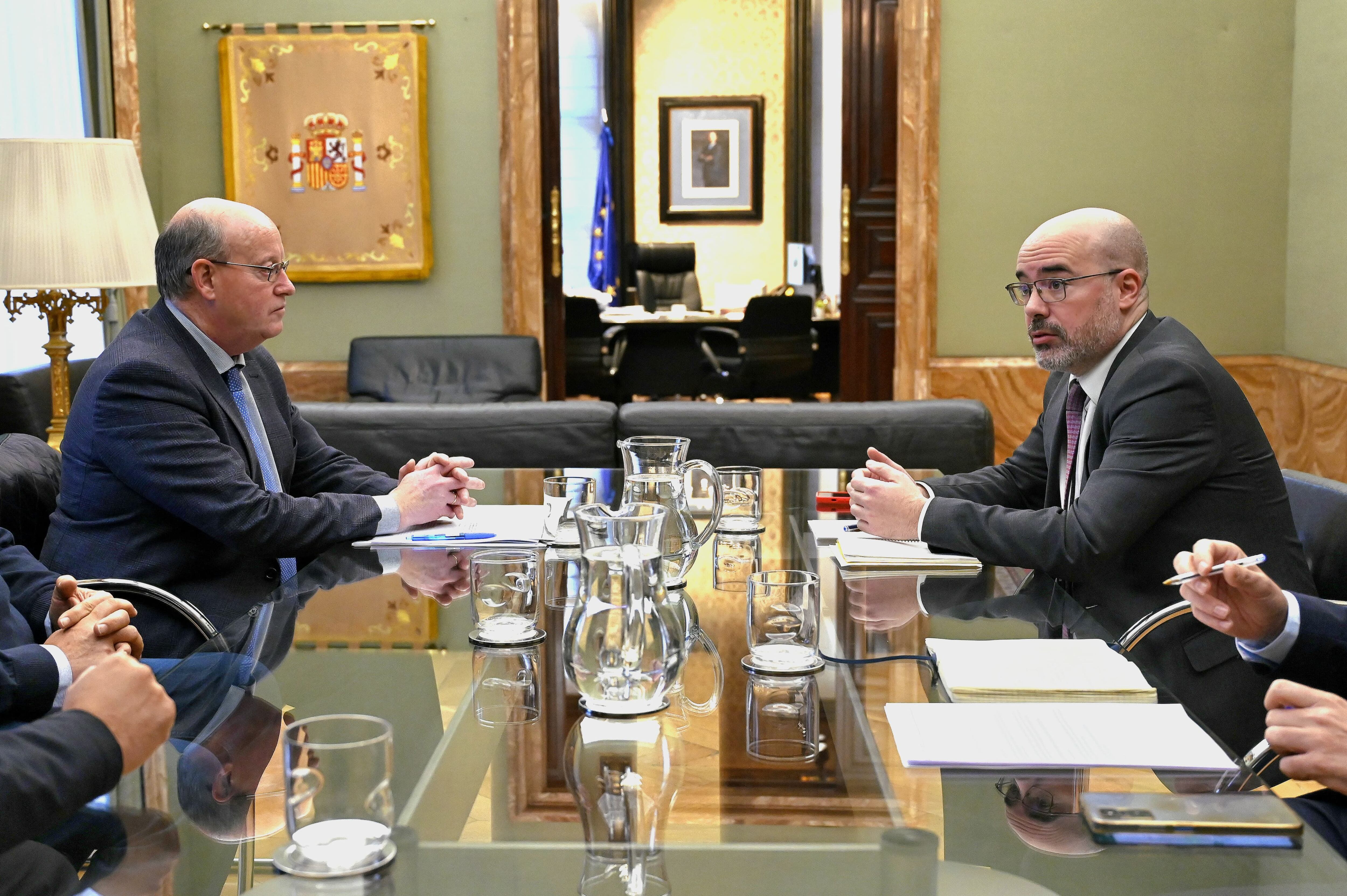 Reunión del alcalde de Algete, Fernando Romo, con el Delegado del Gobierno en Madrid, Francisco Martín