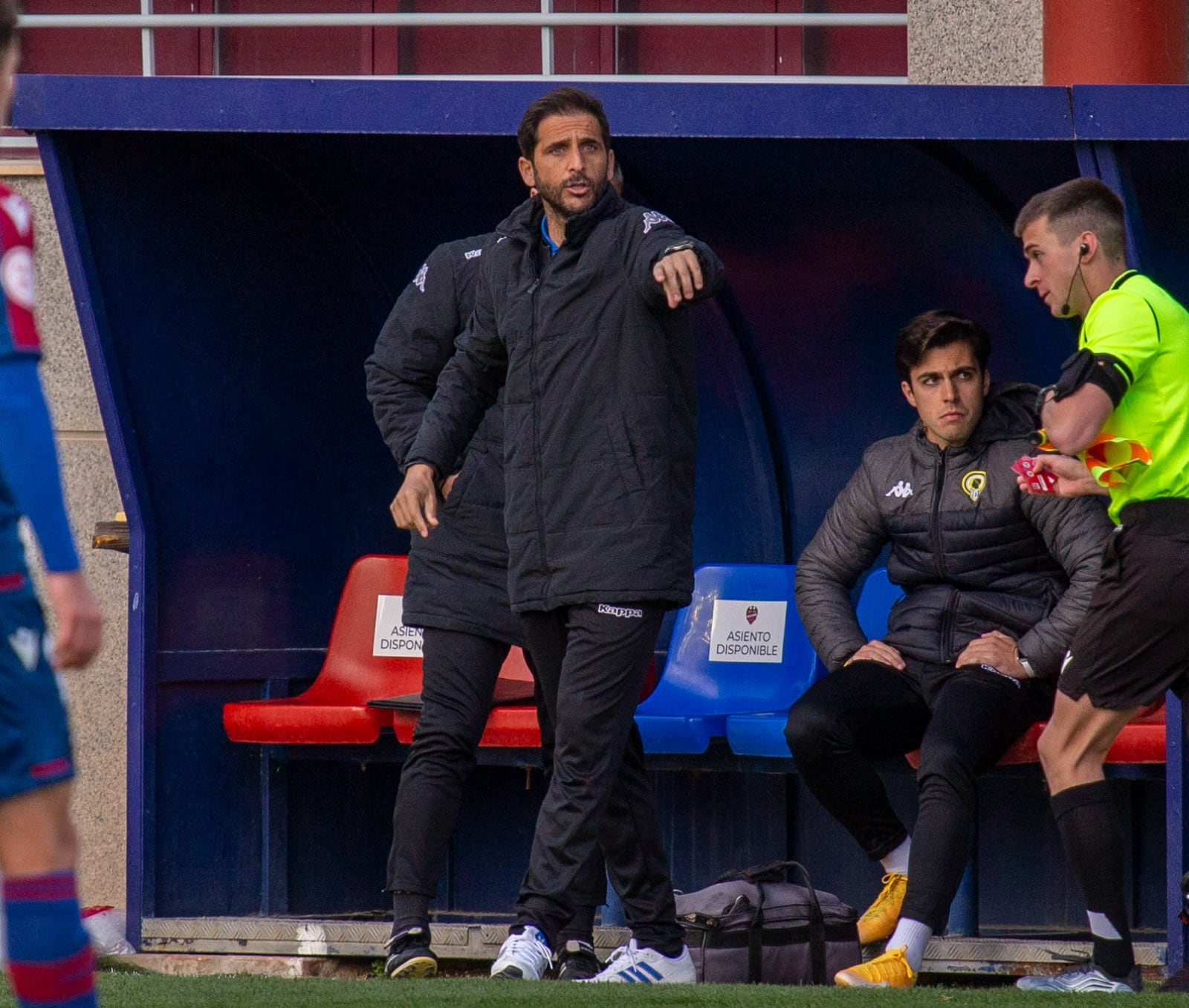 Sergio Mora, entrenador del Hércules, en la ciudad deportiva del Levante