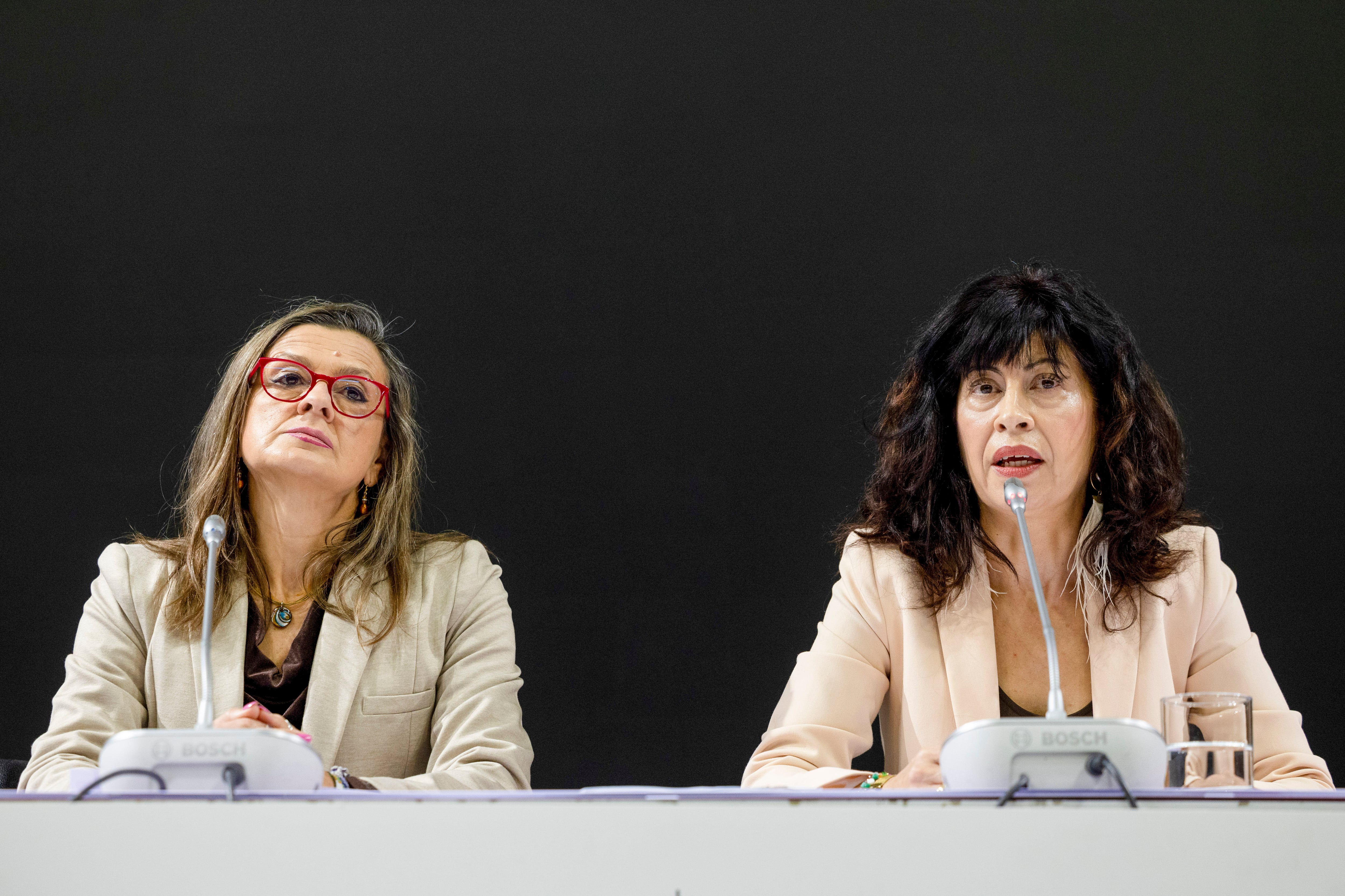 La ministra de Igualdad, Ana Redondo (d), ha presentado este miércoles en Madrid los resultados de la Macroencuesta de Violencia contra la Mujer.