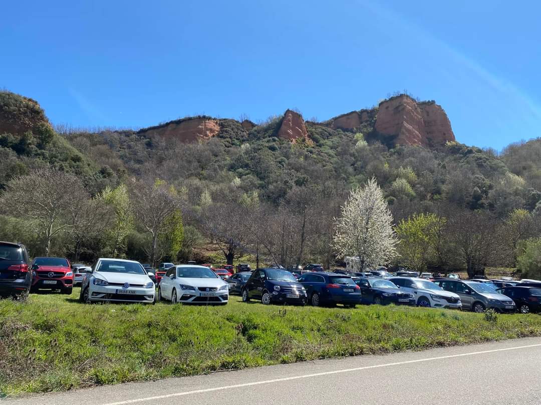 Aparcamientos eventuales en las Médulas