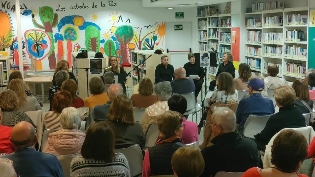 Una de las actividades en la biblioteca Mcpal. Alberto Navarro de Elda