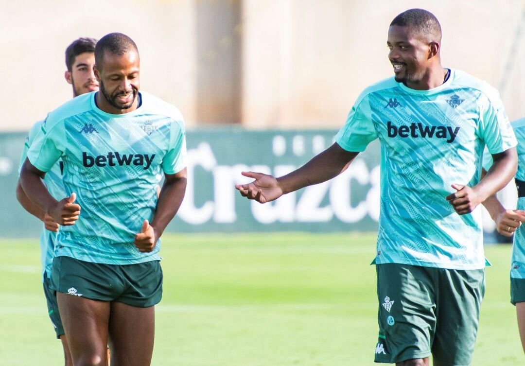 Los jugadores del Real Betis Sidney y William Carvalho,  EFE Raúl Caro.