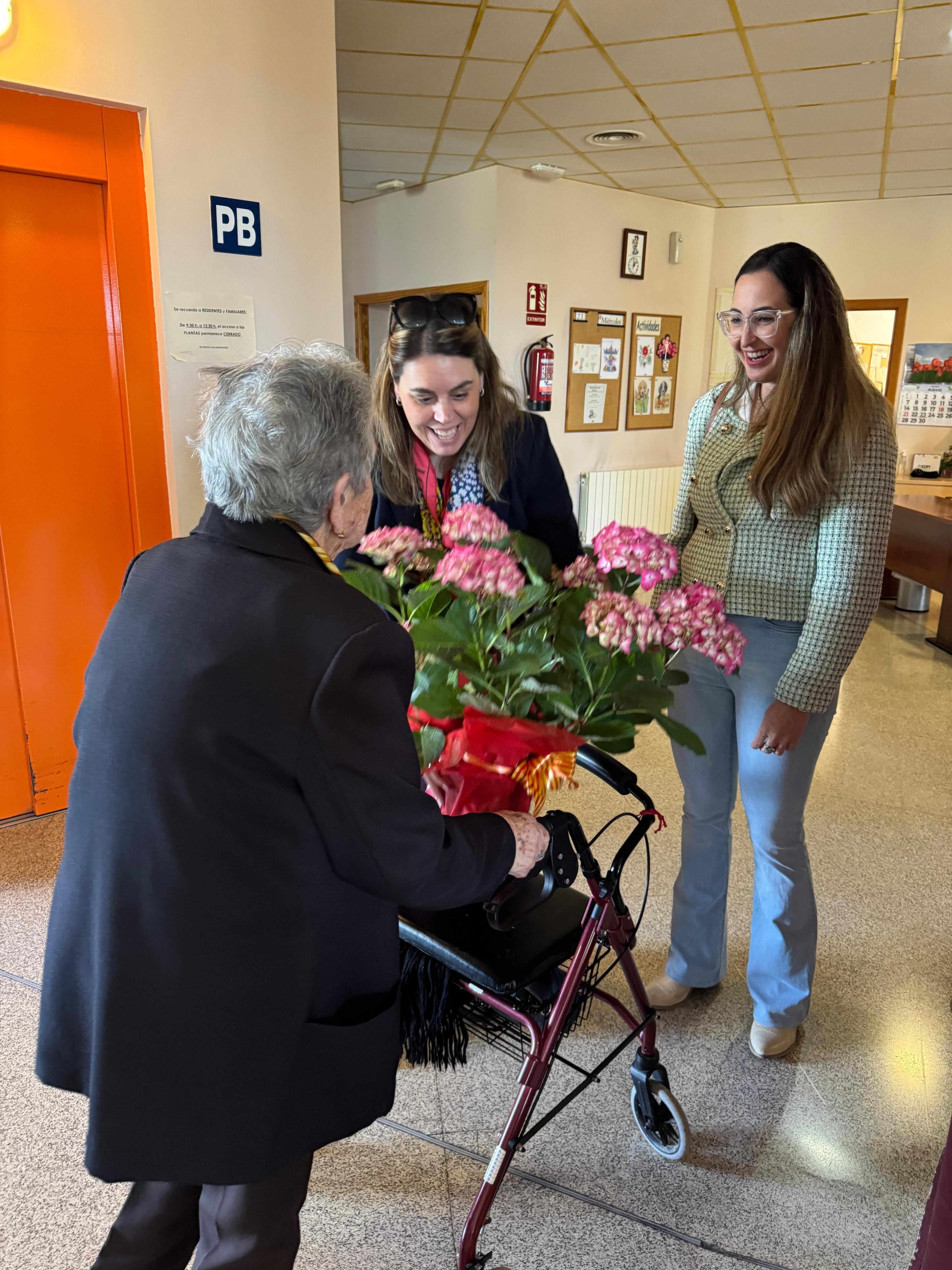 Visita a la residencia de mayores. Foto: Ayto. de Binéfar