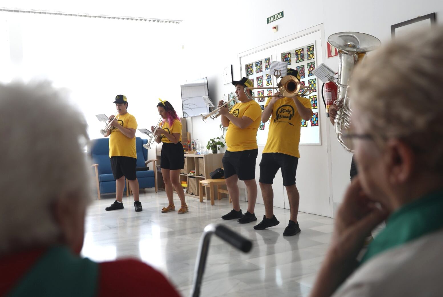 El grupo Molto Vivace ha actuado en el Centro de Día Casa Aísa